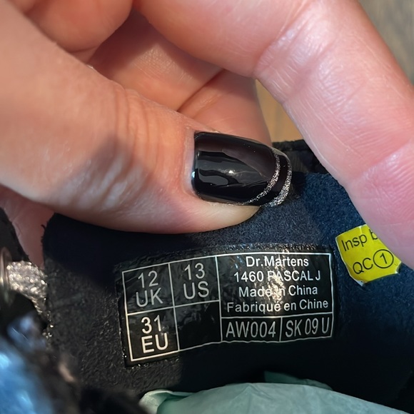 Toddler Black/Silver Stars Dr. Marten Size 13 - Picture 8 of 8